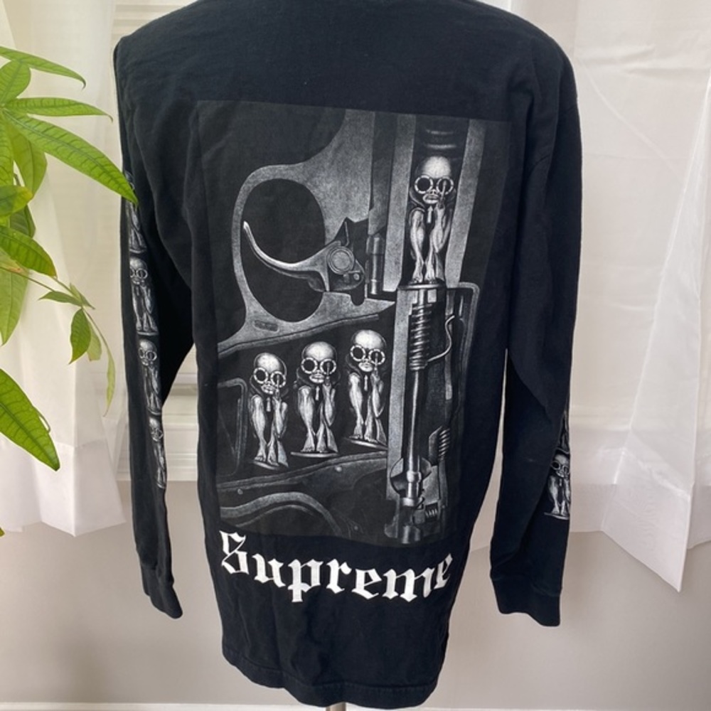 RARE Supreme x‎ H.R. Giger Gun Alien Long Sleeve